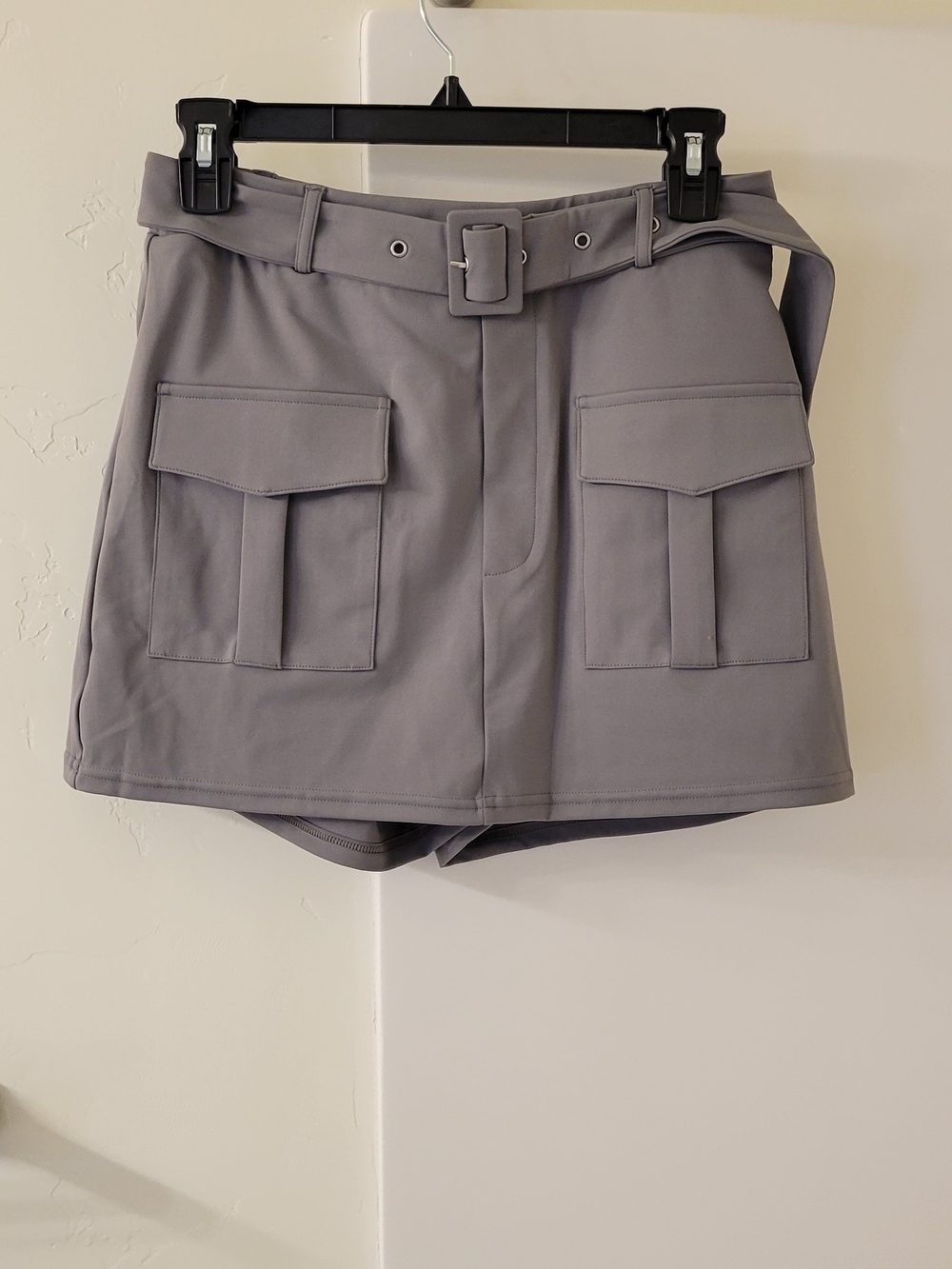 Halara Cargo Pocket Belted Skort in Gray